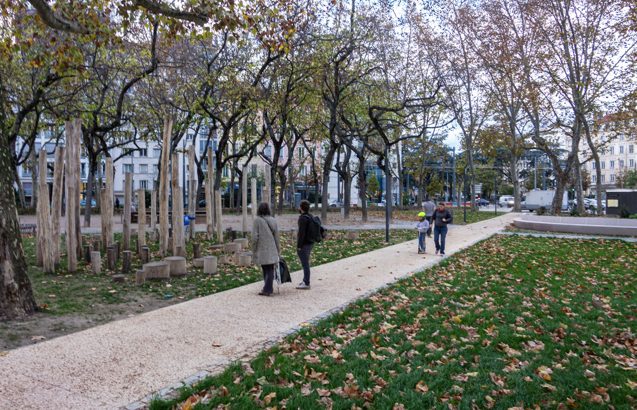 Lyon. Cet ancien parking transformé en jardin devant une école : "C’est vachement mieux"