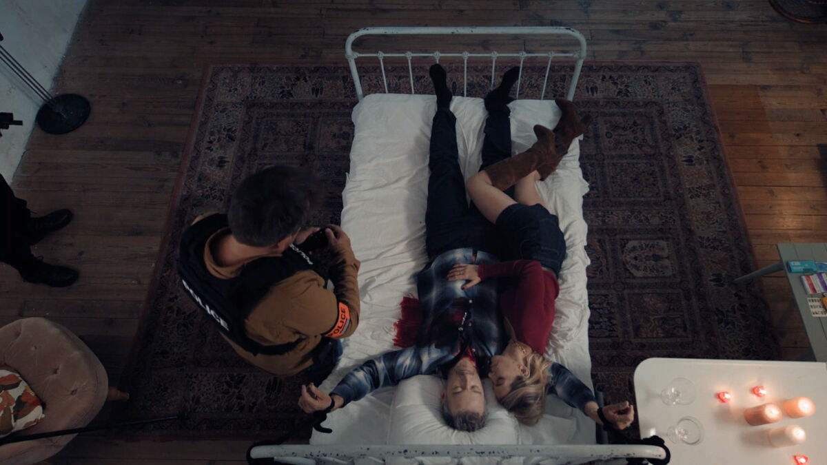 Audrey poignarde Louis et tente de se suicider, Baptiste organise un cambriolage... Le résumé de l'épisode 475 du lundi 1er décembre 2025