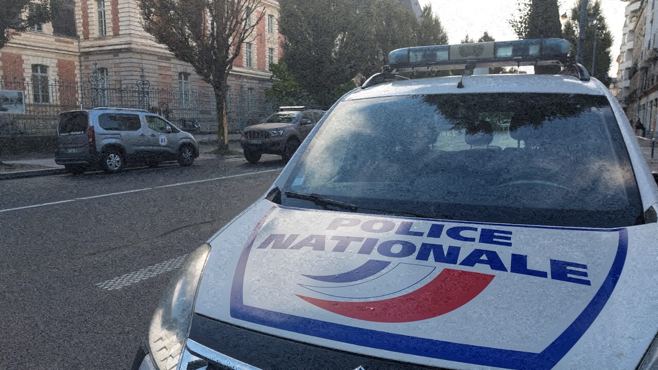 un dispositif policier dans le centre-ville de Rennes étonne les passants