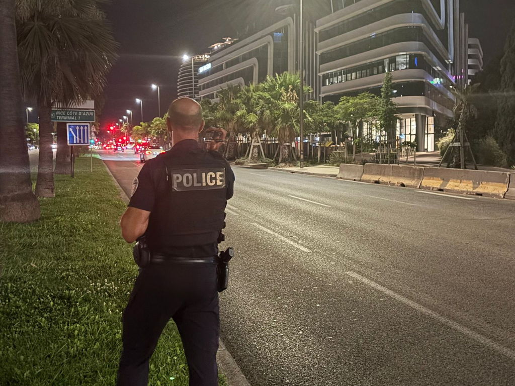 Nice. Blessé par arme blanche, un homme entre la vie et la mort sur la promenade des Anglais