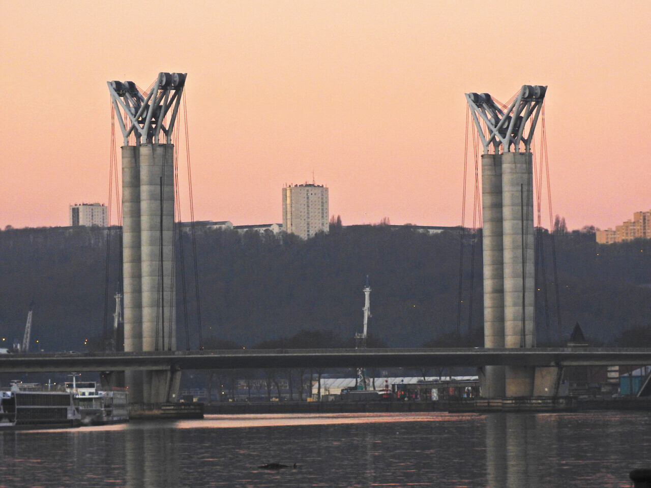 De gros ralentissements sur le pont Flaubert de Rouen après un accident ce matin