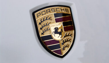 pour voler des voitures de luxe, il n'hésite pas à faire de gros dégâts