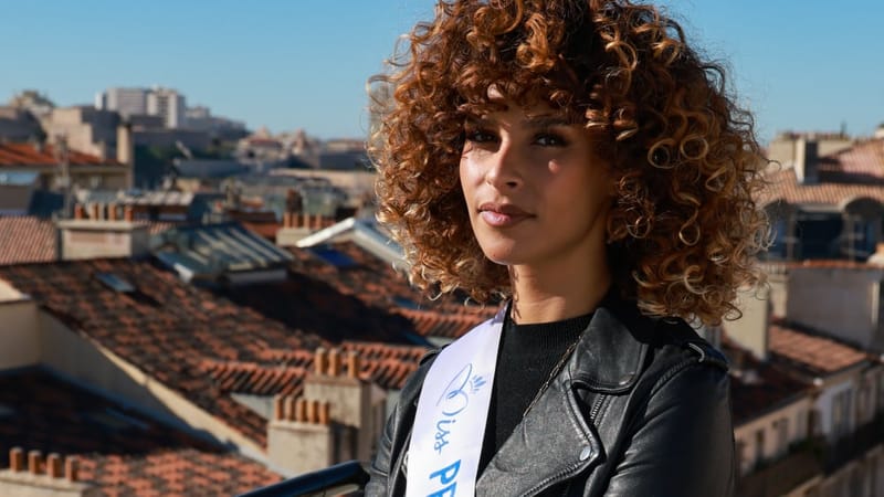 Julie Zitouni est une amoureuse de la mer. "J'habite en face : je sors souvent mon paddle, été comme hiver".