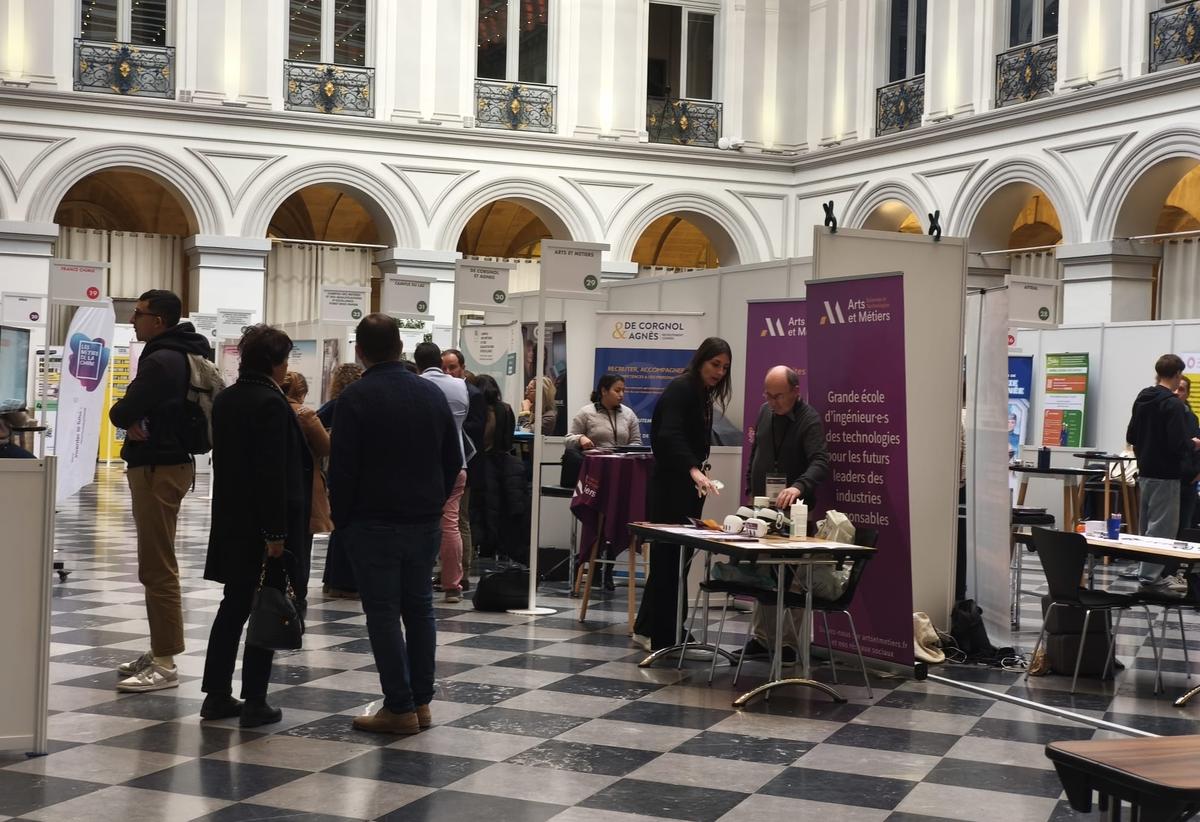 à Bordeaux, un salon pour mettre en relation employeurs et demandeurs d’emploi
