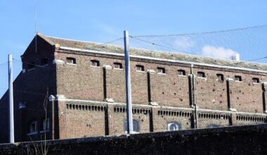 À la prison de Rouen, un détenu attaque un surveillant puis met le feu à sa cellule