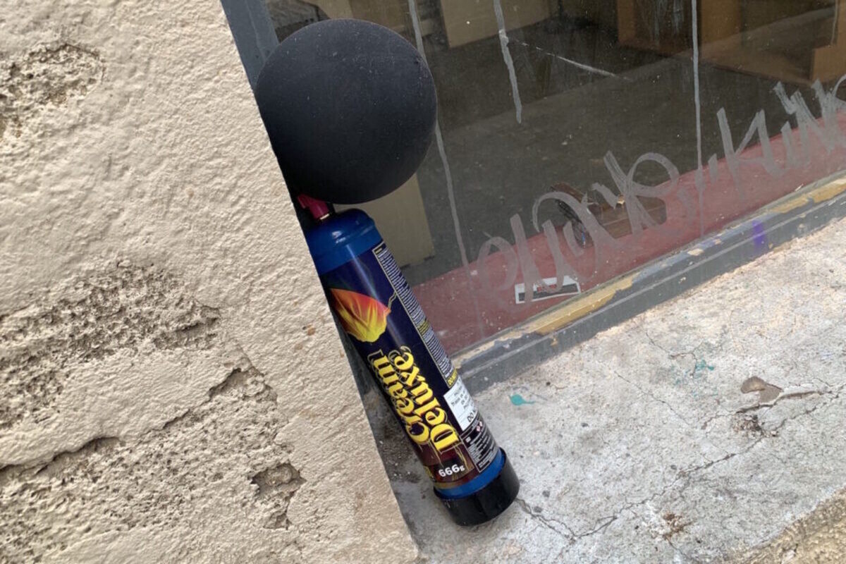 des ballons à la bouche au volant, que cachait cette drôle de scène ?