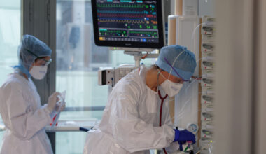 Une patiente placée en "coma artificiel" après avoir attrapé le Covid-19 s'en prend au CHU de Rennes