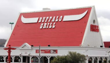 Dans un Buffalo Grill près de Rouen, un client « incontrôlable » roue de coups une serveuse en plein service