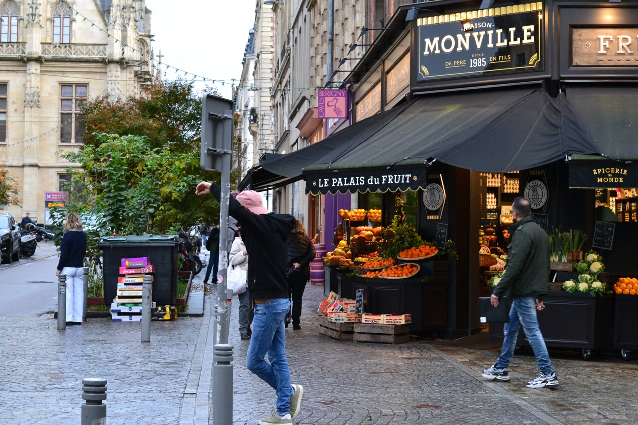Comment se porte le commerce autour de la place du Vieux Marché, véritable ventre gourmand de Rouen ?