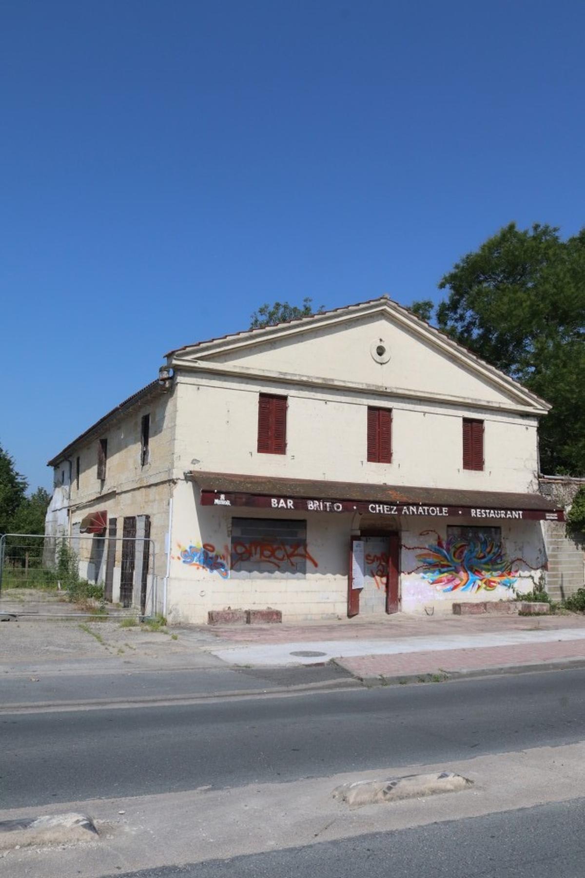 L’historique bar-restaurant Chez Anatole attend une renaissance.