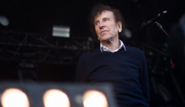 "Les Français ne sont pas assez cons" : Alain Souchon (81 ans) apeuré, le chanteur a déjà choisi son pays d'exil, au cas où le RN arriverait au pouvoir en 2027