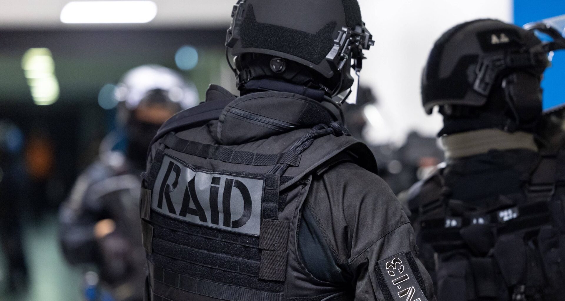 un homme retranché à son domicile avec ses parents interpellé par le Raid