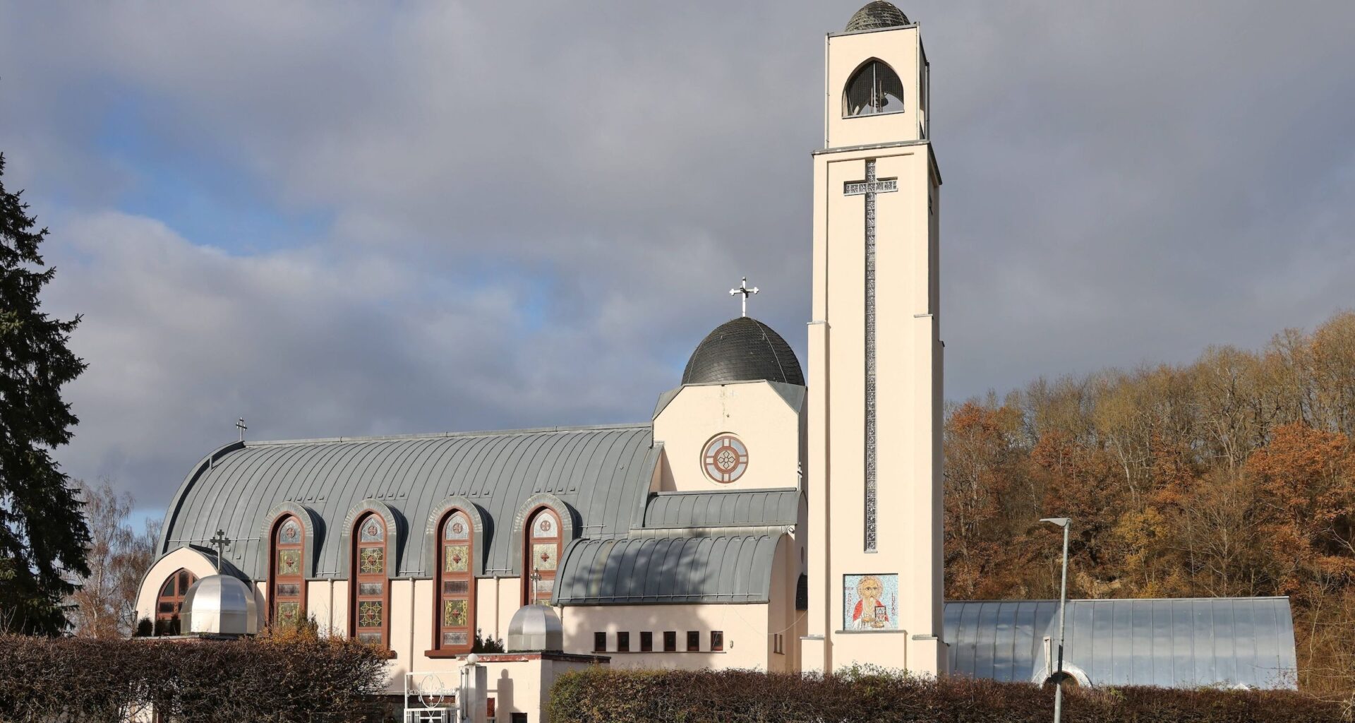 mystère après la découverte de mains sectionnées et d’un bébé abandonné devant un monastère