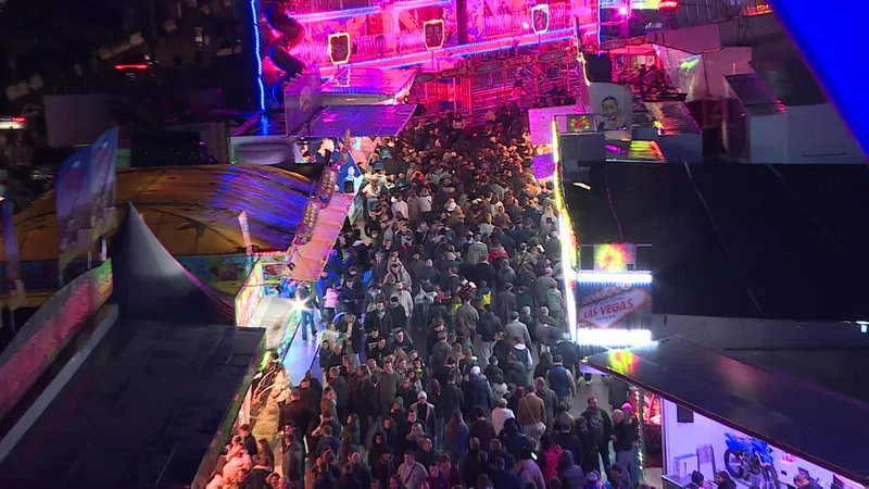 Une foule impressionnante s'est amassée pour profiter du spectacle.