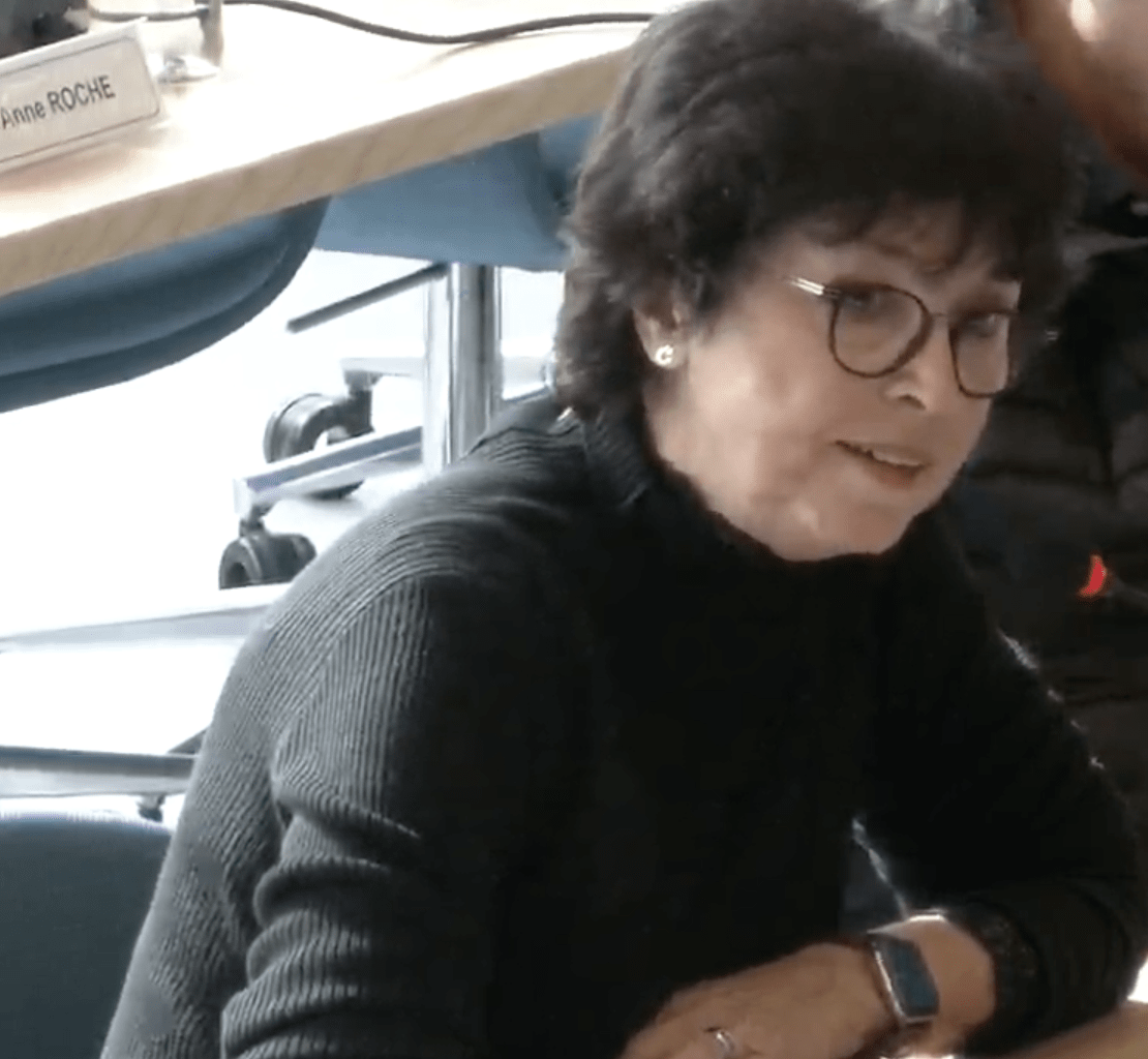 D. SPINI DEMANDE À LAURENCE RUFFIN DE S'EXPLIQUER