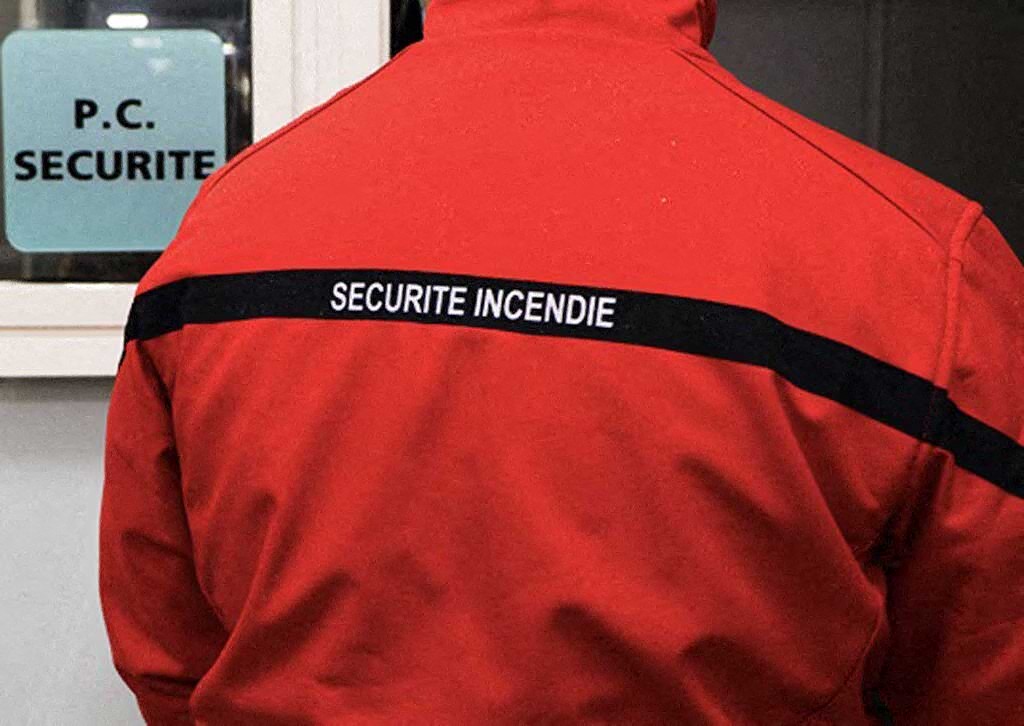 surprise, c'était un agent de sécurité !