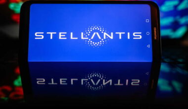 Stellantis : du potentiel en Bourse pour le n°1 de l’auto du CAC 40 ? «L’Europe perd la guerre avec la Chine»