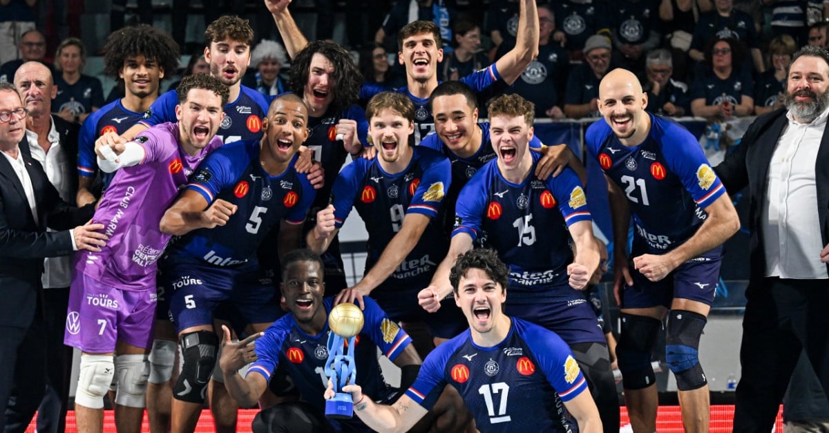 Le trophée pour Tours... qui perd son entraîneur !