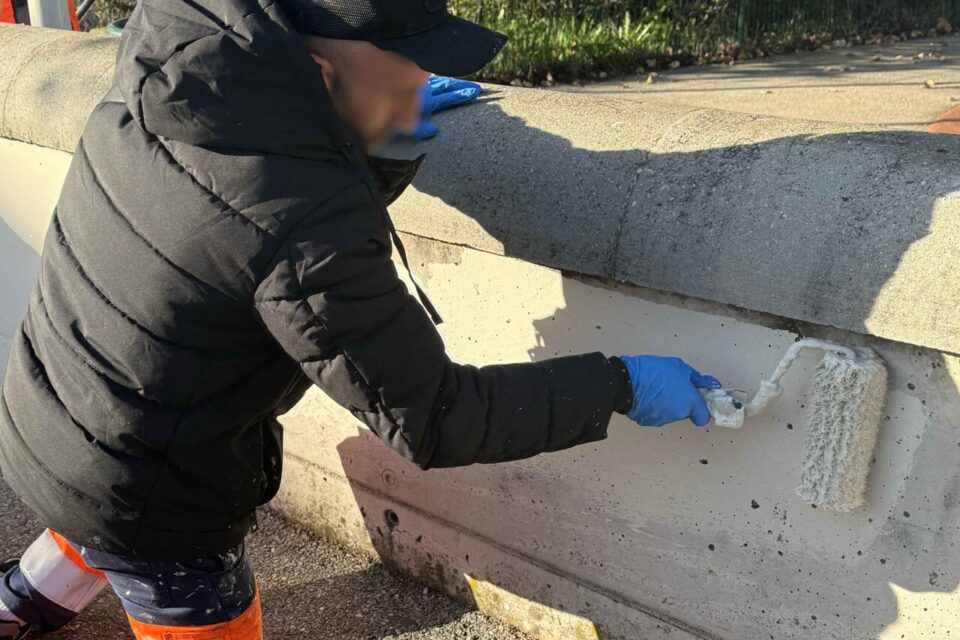 Des agents de la métropole sont intervenus pour recouvrir les inscriptions 