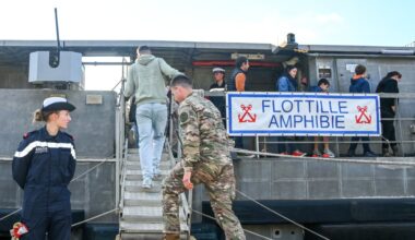 Une visite en immersion au cœur de la flottille amphibie de la Marine nationale en escale à Tarascon
