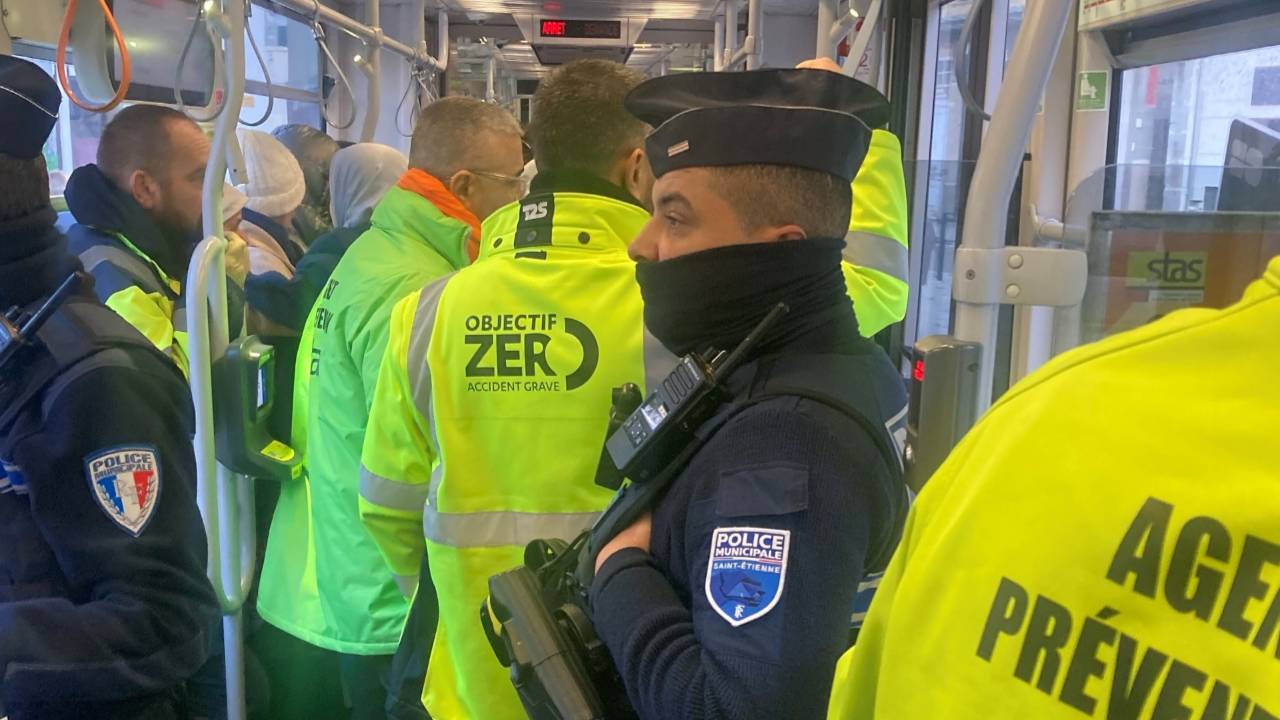 Police des transports : la Ville de Saint-Etienne a de la « réserve »