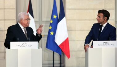 Mahmoud Abbas est arrivé à Paris avant une rencontre prévue mardi avec Emmanuel Macron