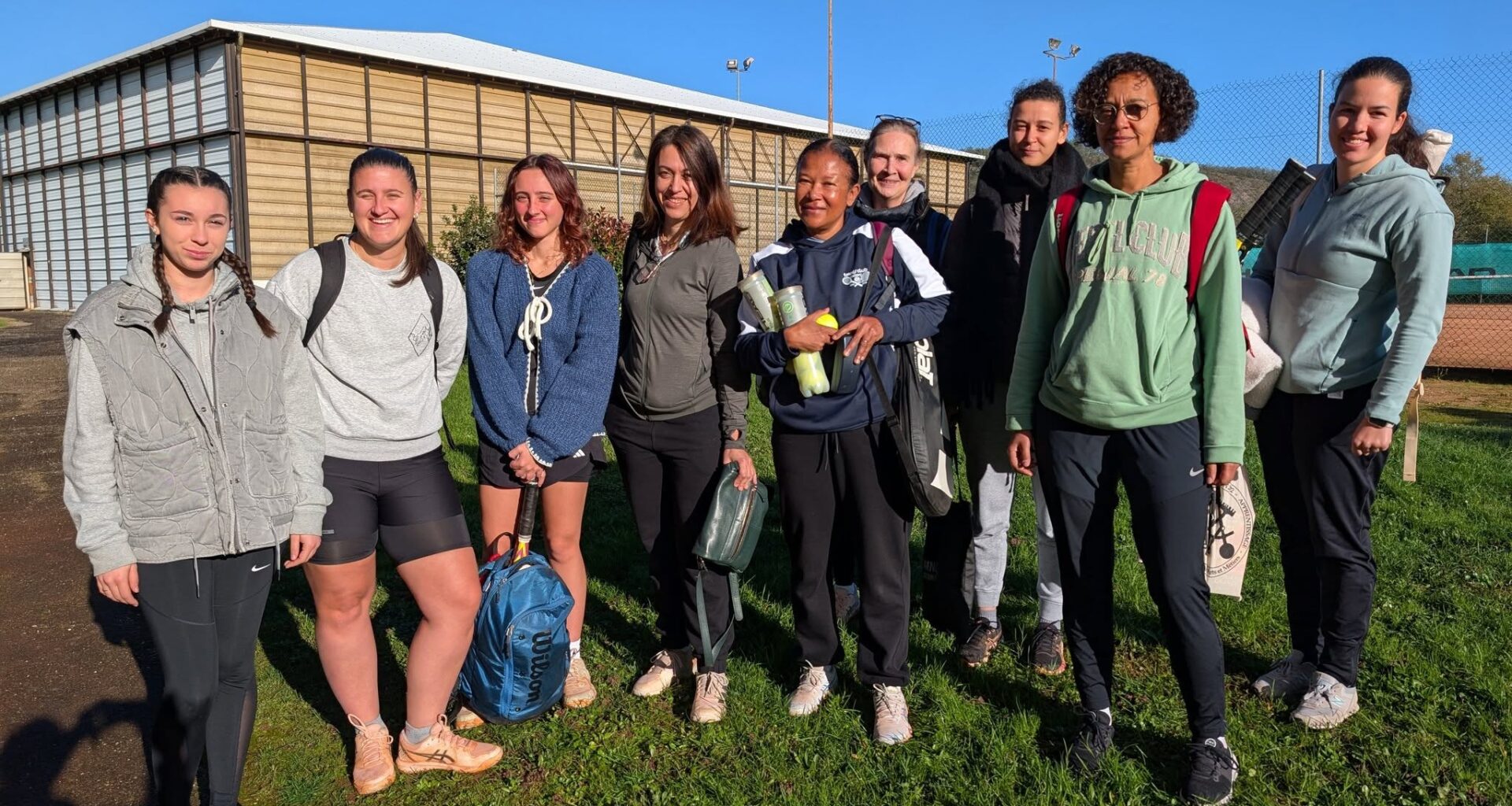 Les équipes féminines sur les courts – Medialot