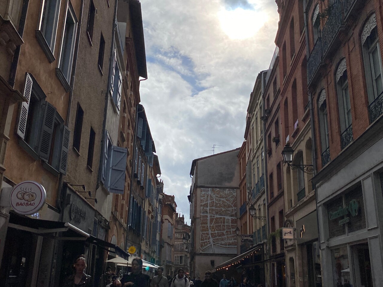 Météo. Le vent qui porte des poussières désertiques va-t-il épargner Toulouse et l'Occitanie ce week-end ?