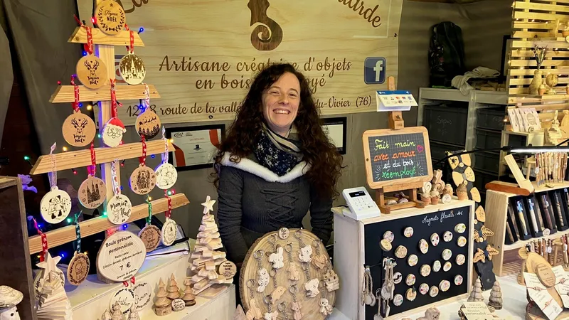 Léa transforme le bois en objets plus mignons les uns que les autres.