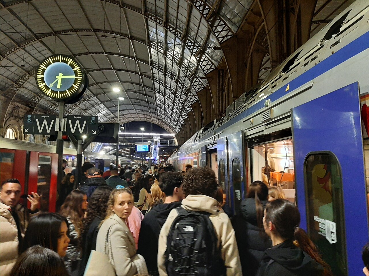 La circulation des trains à l'arrêt entre Nice et Cannes ce vendredi, voici pourquoi