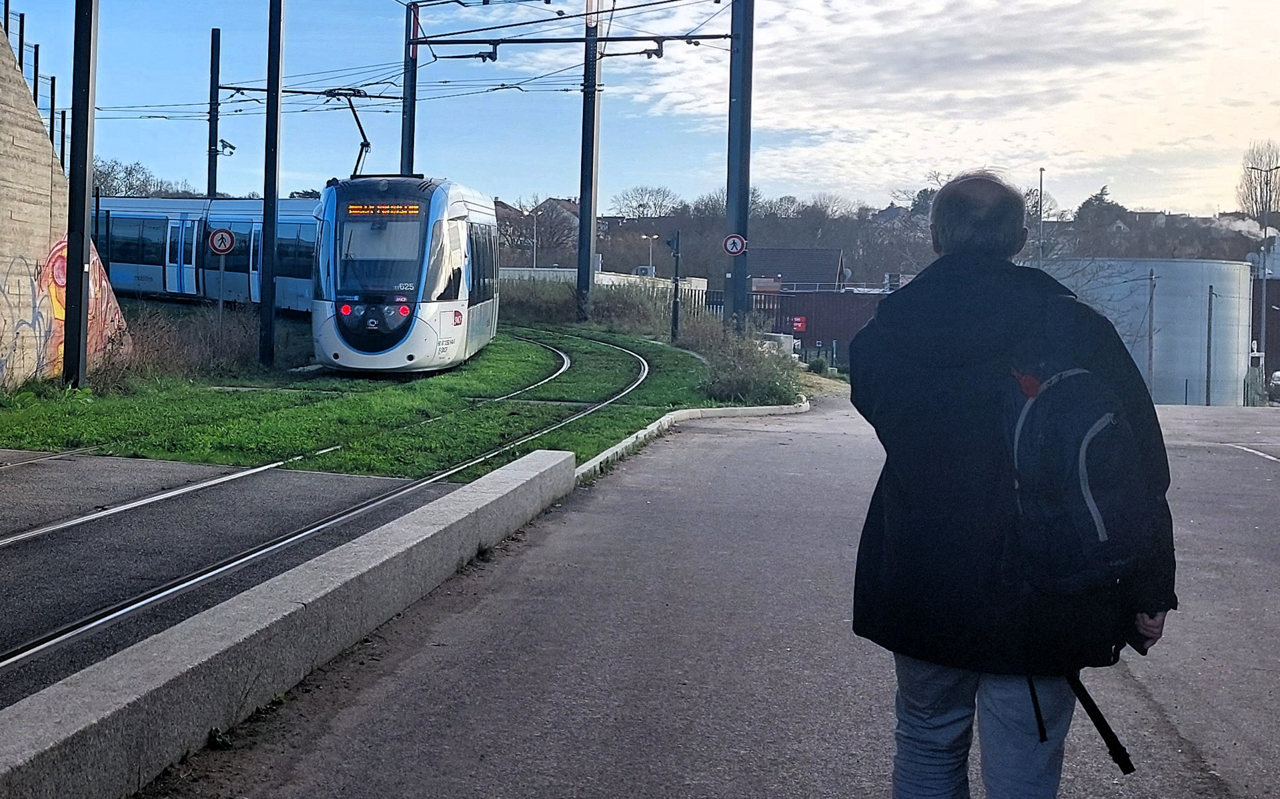 le prix du ticket pour voyager avec le Tram T12 va baisser