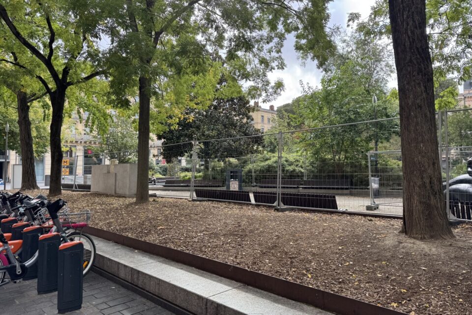 Il ne sera désormais plus possible de fumer dans ce square. 