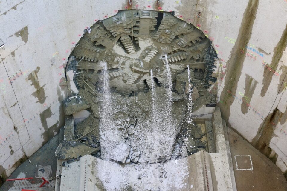 L'arrivée du tunnelier au puits Saint-Sauveur. 