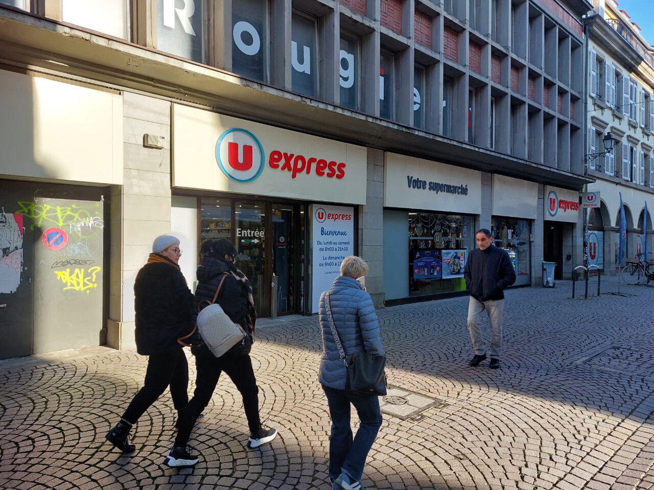 Strasbourg. La préfecture interdit la vente d'alcool dans ce magasin, les clients sont en colère : "Une honte"