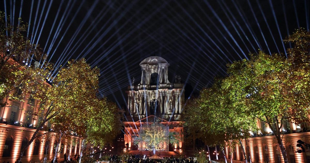 "La douleur demeure": la France se souvient des victimes des attentats du 13 novembre 2015