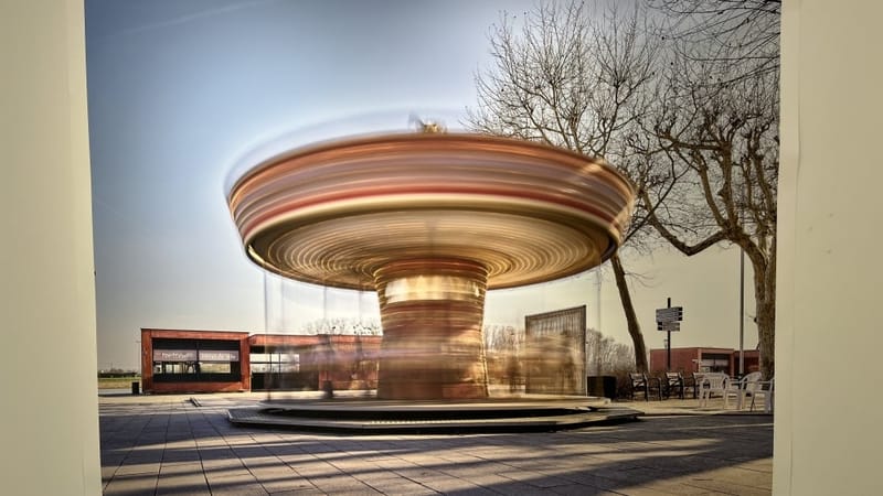 Un carrousel de style 1900 à Mâcon photographié par Luca Battaglia.