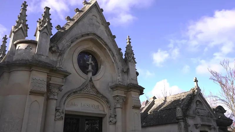 Une chapelle du cimetière Monumental de Rouen
