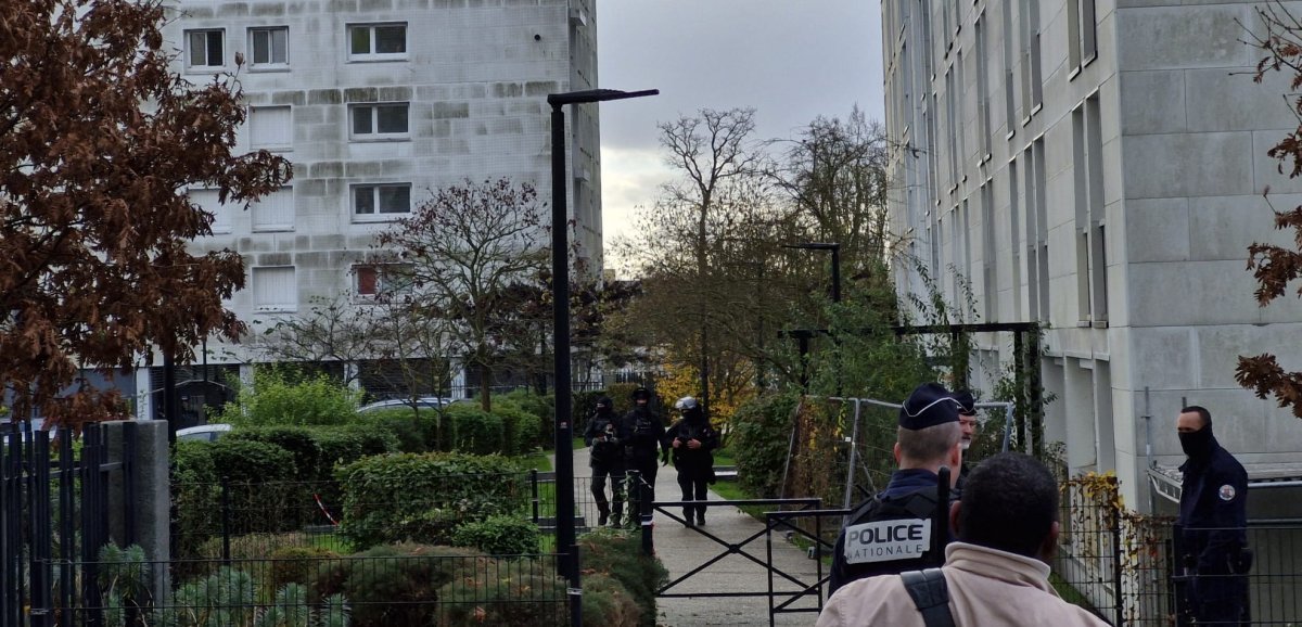 [Vidéo] Près de Rouen. Un homme retranché aurait "menacé de faire sauter l'immeuble" : le Raid sur place