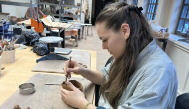 Rouen. J'ai essayé de réaliser une tasse en argile lors d'un atelier céramique