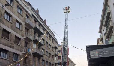 Rouen. Les pompiers déploient l'échelle de leur camion rue du Général Leclerc