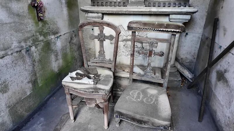 Vestiges d'une vie passée - cimetière Monumental de Rouen