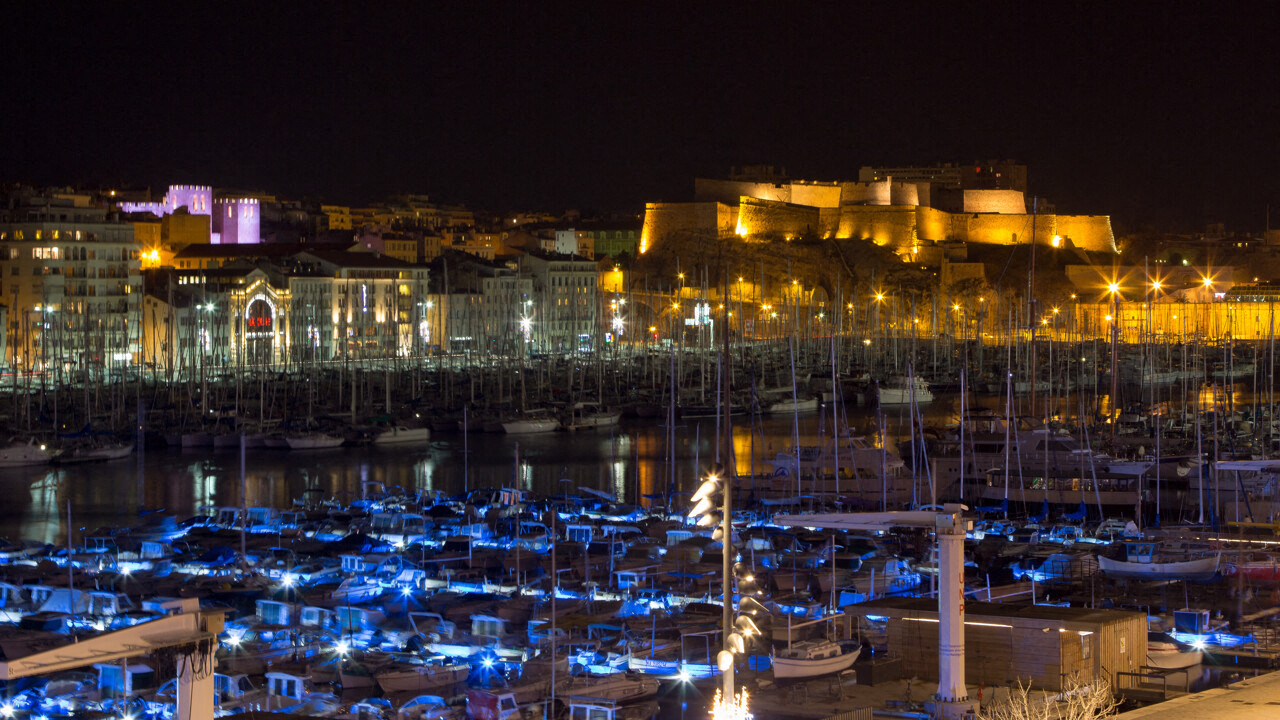 la soirée devant un bar termine en meurtre, un client refoulé poignarde le portier