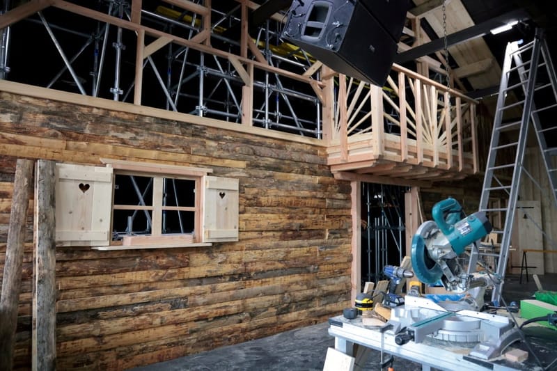 Visite en avant-première du Chalet des Amis en construction.