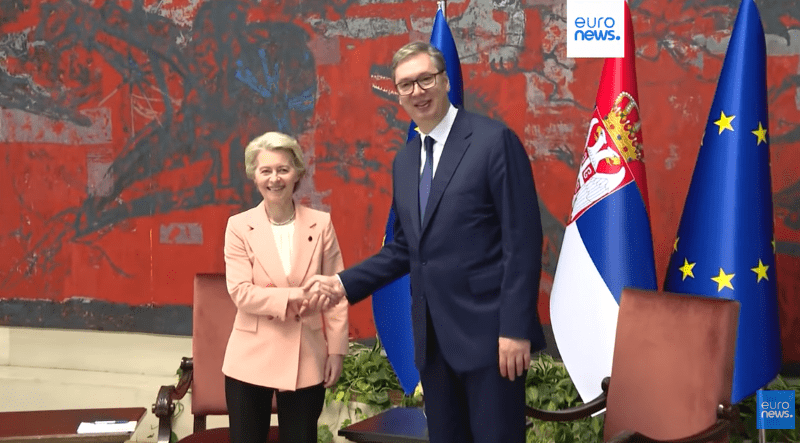 Vučić, le président serbe soutenu par l'UE, accusé d'avoir participé