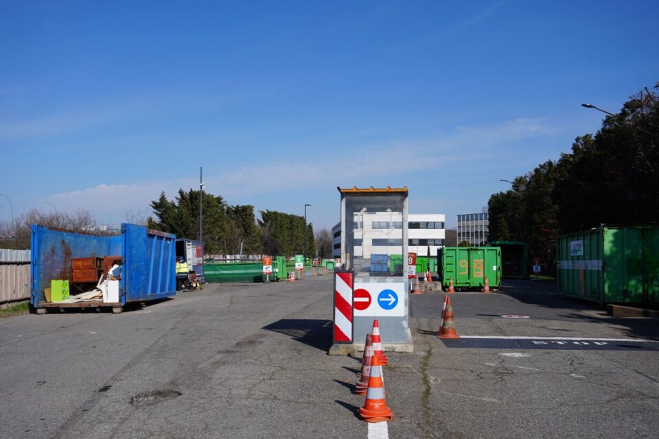 Un dépôt transitoire sera installé à proximité de la déchèterie pour les déchets verts et les gravats