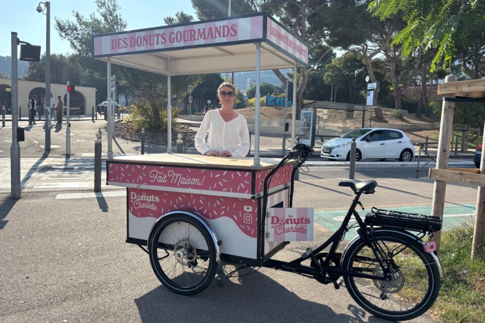 Charloette et son triporteur.