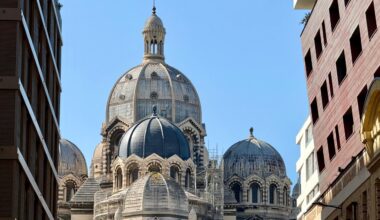 Marseille. Certaines personnes exclues de cette cathédrale très visitée, le préfet condamné