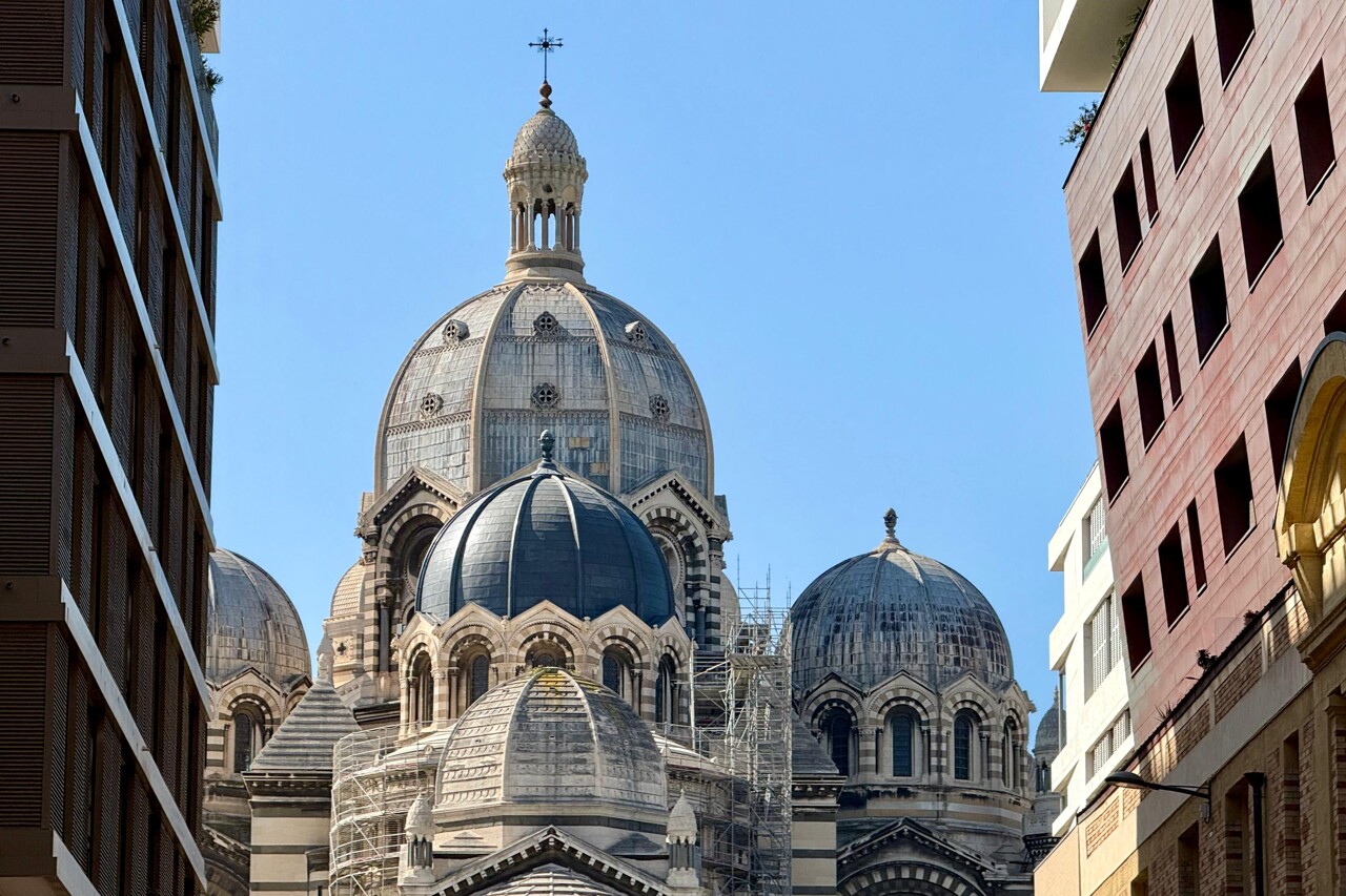 Marseille. Certaines personnes exclues de cette cathédrale très visitée, le préfet condamné