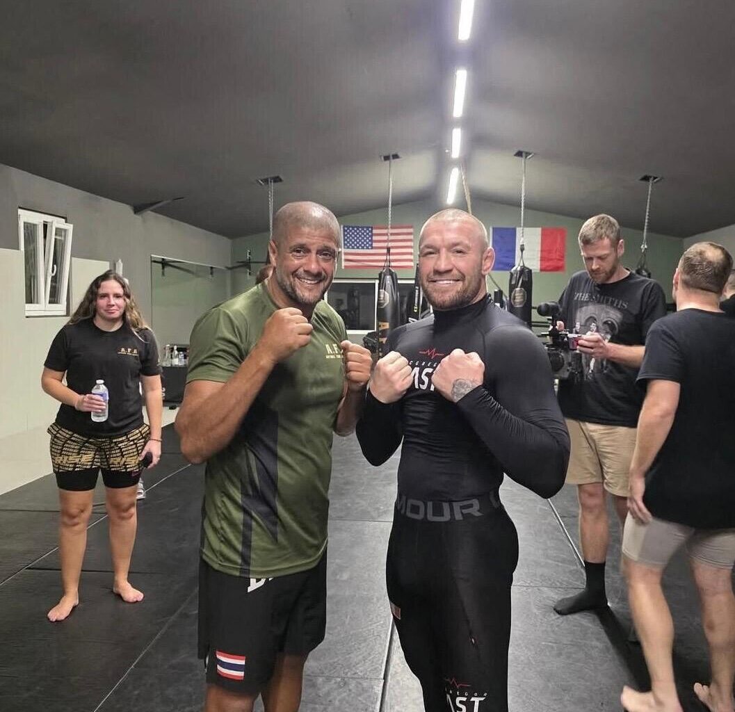 Près de Nice. Une légende du MMA débarque dans cette petite salle, une incroyable surprise : "Merci la vie"