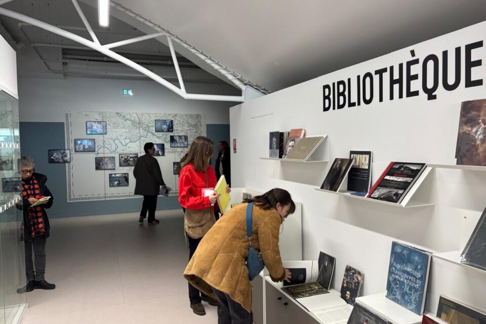 L'espace bibliothèque a été déplacé et agrandi. 